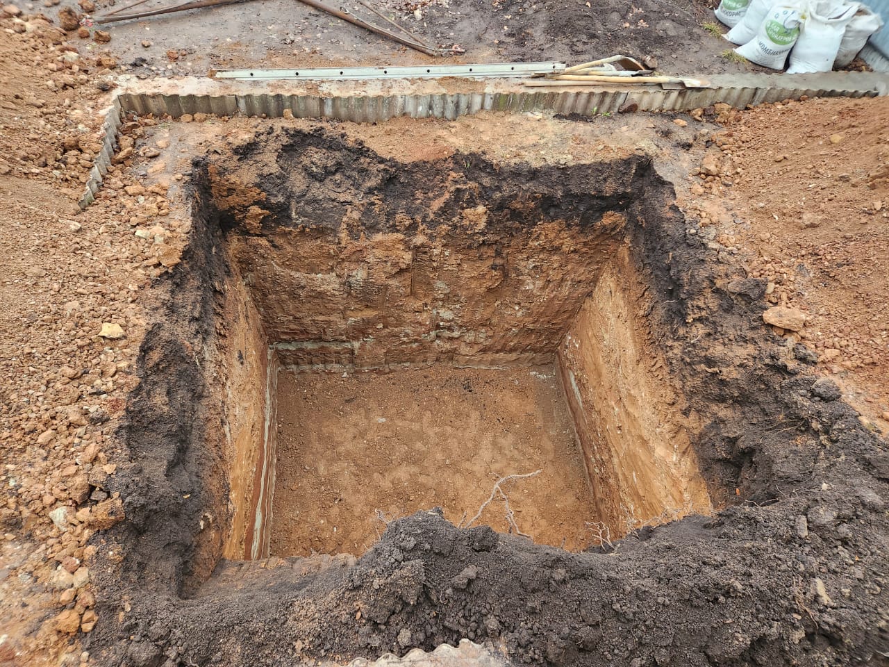 Погреб с верхним спуском