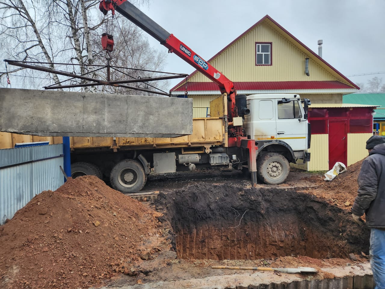 Погреб с верхним спуском