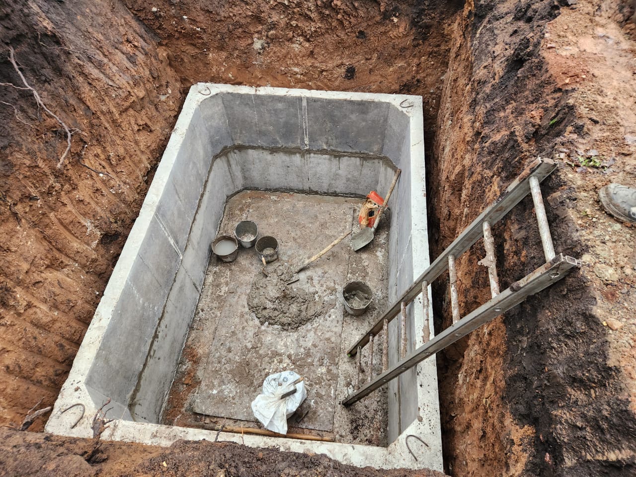 Погреб с верхним спуском