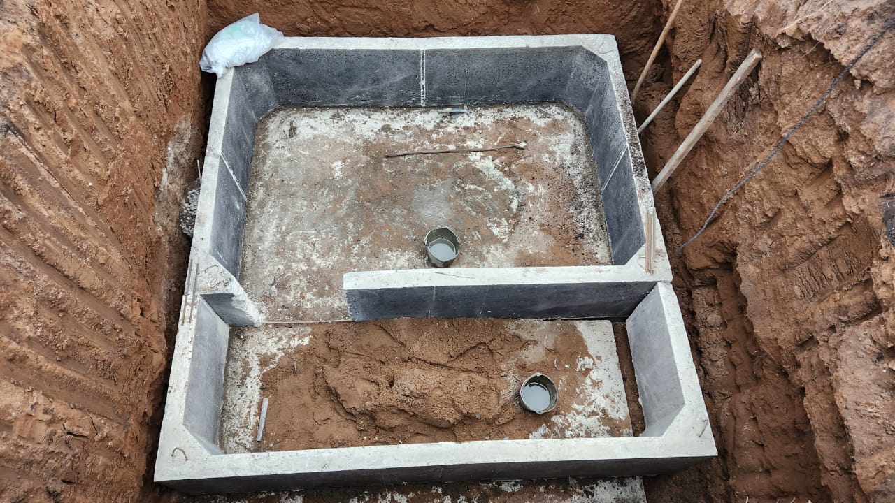 Погреб со ступеньками сбоку