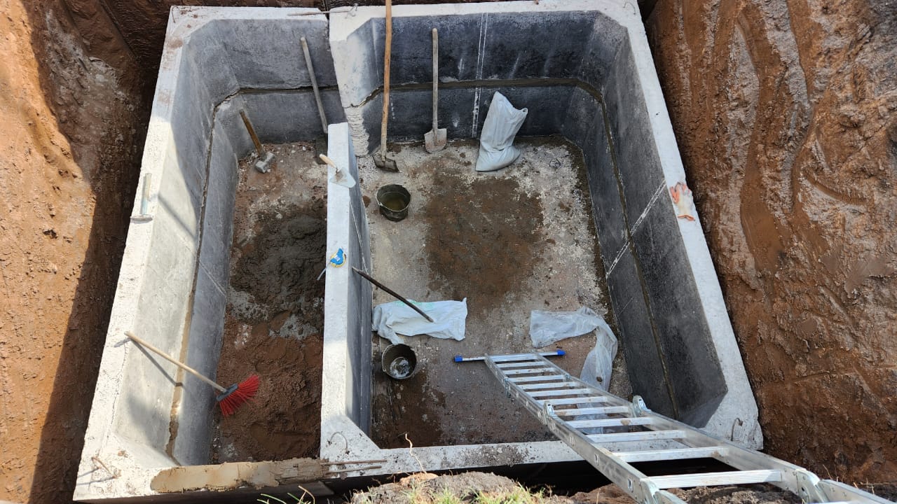 Погреб со ступеньками сбоку