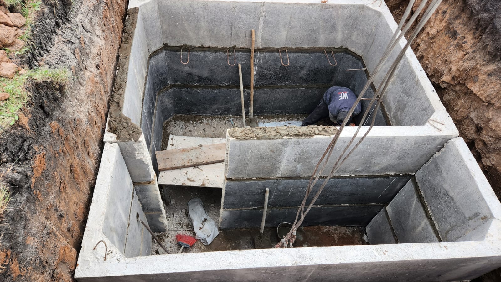 Погреб со ступеньками сбоку