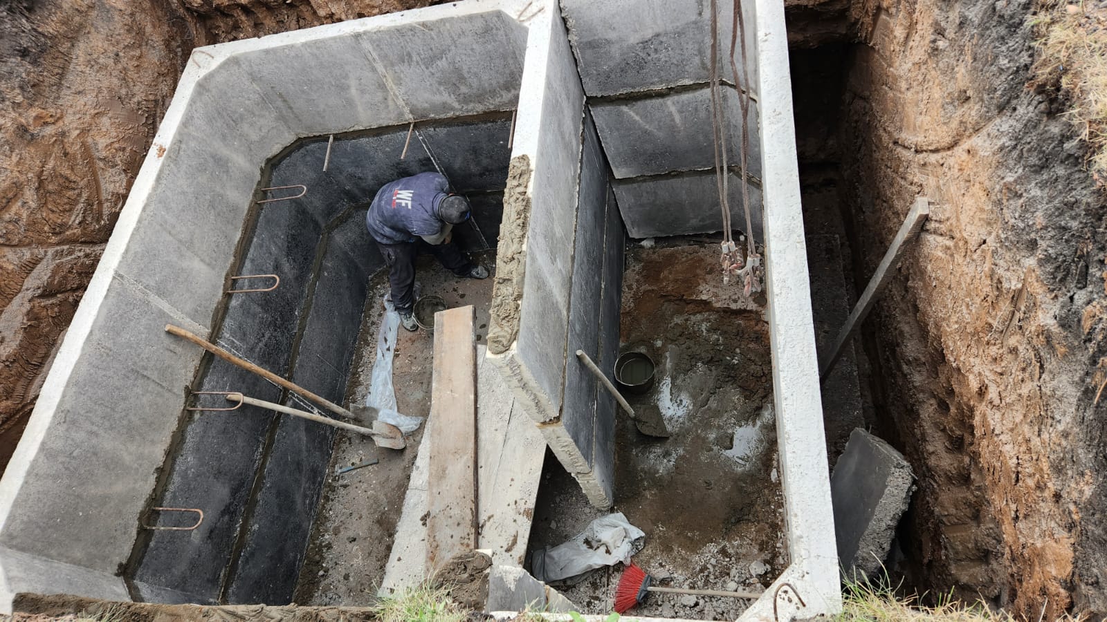 Погреб со ступеньками сбоку