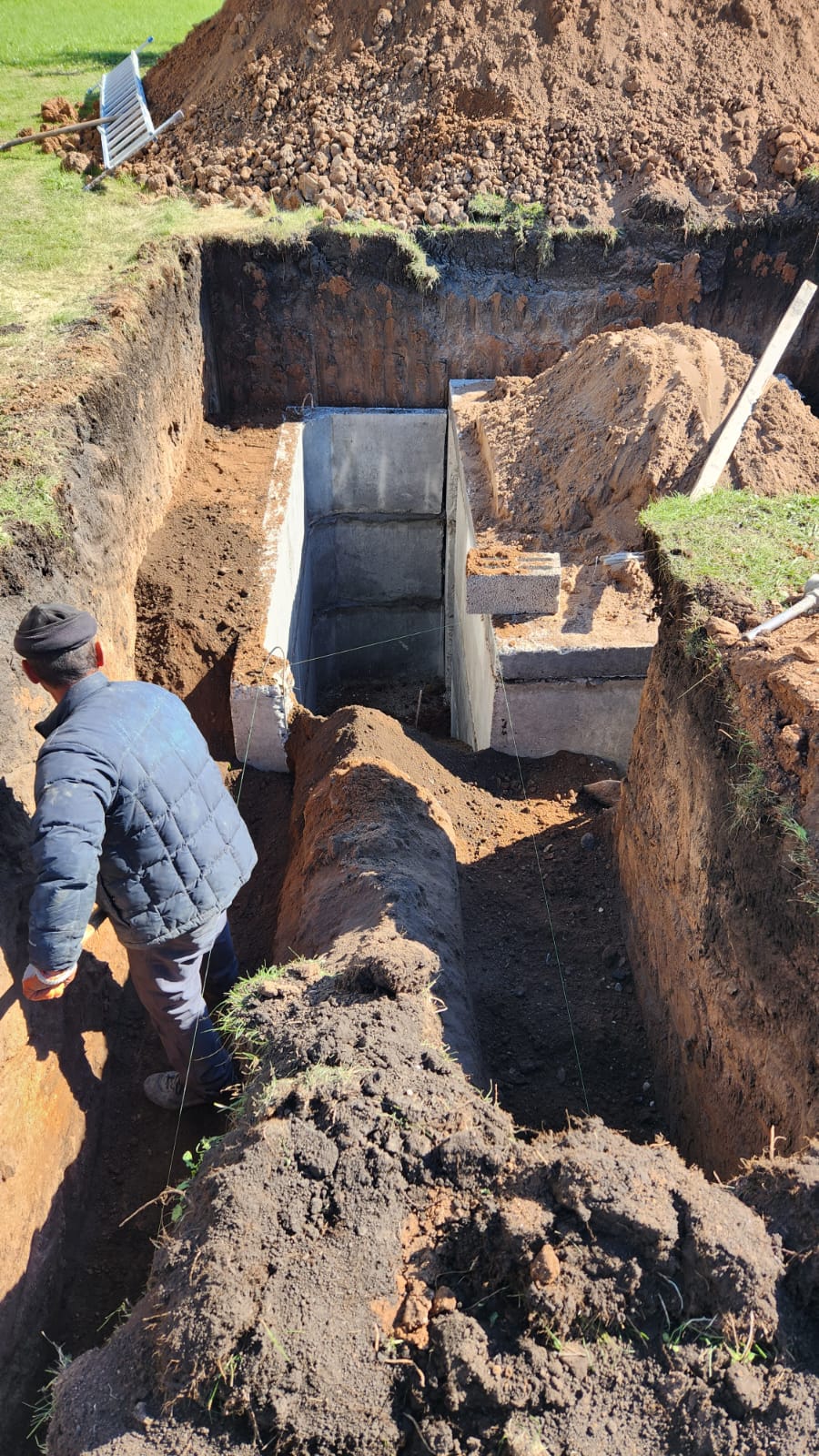 Погреб со ступеньками сбоку